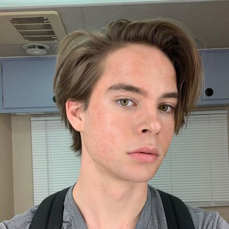 Judah Lewis, Marriage Material, Home Exercise Routines, Cute Celebrity Guys, Cute Celebrities, Leonardo Dicaprio, Hottest Celebrities, Height And Weight, Gossip Girl