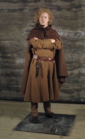 Bocksten Man, Anglo Saxon Clothing, Medieval Tunic, Facial Reconstruction, Medieval Outfit, Bog Man, Medieval Garb, Medieval Clothes, Viking Clothing