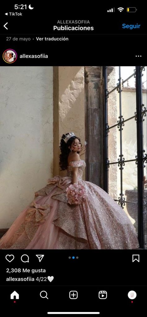 Pink Quince Dresses Elegant, Qencenera Ideas Rose Gold, Pink Rose Gold Quince Dress, Champagne Pink Quinceanera Dresses, Rose Gold Xv Dresses, Pink Xv Dresses, Rose Gold Quince Dress, Pink Quince Theme, Gold Quince Dress