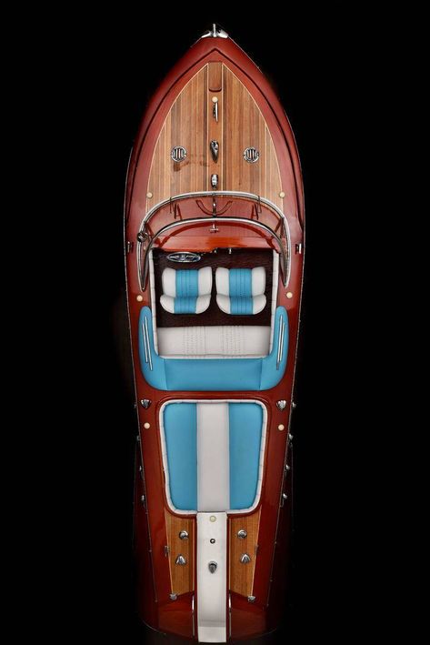 Riva Boot, Riva Aquarama, Mahogany Boat, Wooden Speed Boats, Riva Boat, Navi A Vela, Classic Wooden Boats, Wooden Boat Plans, Vintage Boats