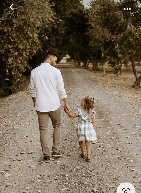 A Father Holds His Daughters Hand, Mommy Daddy And Daughter Photoshoot, Father Daughter Family Photos, Daddy And Me Photo Shoot Father Daughter, Dad Daughter Picture Pose, Father Daughter Photography Poses, Father And Daughter Photo Ideas, Father Daughter Photo Poses, Daddy And Newborn Daughter Photo Ideas