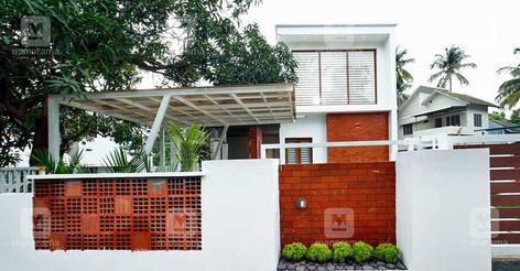 beautiful-house-manjeri Compound Wall Design Kerala, Compound Wall Gate Design, Futurist Architecture, Compound Wall Design, Compound Wall, Kerala House Design, Kerala Houses, Interior Design Rustic, Exterior Wall Design