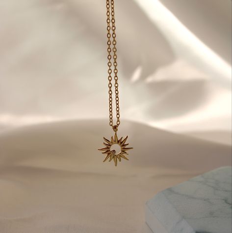 Cabin Seven Apollo Aesthetic, Yellow Jewelry Aesthetic, Sun Jewelry Aesthetic, Cabin 7 Apollo Aesthetic, Sun Necklace Aesthetic, Apollon Aesthetic, Sunshine Character Aesthetic, Apolo Aesthetic, Cabin 7 Aesthetic