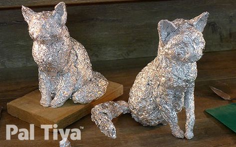 Paper Mache Cat Diy, Paper Mache Animals Easy, Foil Crafts For Kids, Paper Mache Sculpture Diy, Papier Mache Art Ideas, Cat Paper Mache, Happy Birthday Unique, Pal Tiya, Tin Foil Crafts