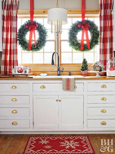 Are you a strict post-Thanksgiving or December-only holiday decorator? Or maybe you don't put up the tree until the week before Christmas? You may change your mind about when the Christmas decor goes up after reading this. #christmas #christmasdecorating #holidaydecorating Black And White Boho Kitchen, Boho Kitchen Rug, Diy Kitchen Makeover Ideas, Cozy Winter Decor, Hanging Christmas Lights, Christmas Kitchen Decor, Navidad Diy, Boho Kitchen, Pretty Christmas