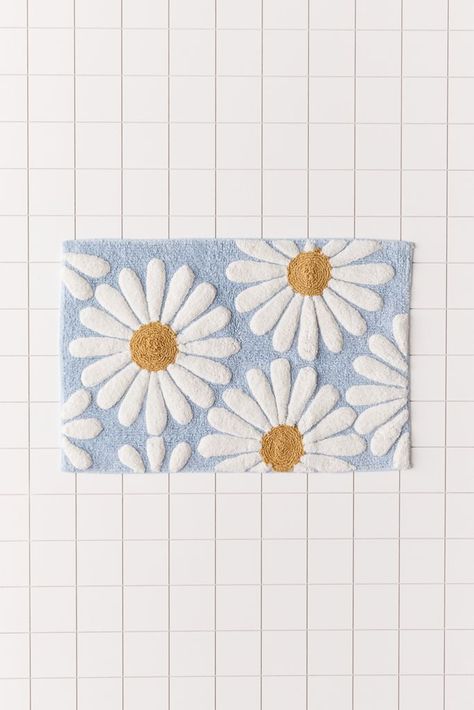 Daisies Tufted Bath Mat | Urban Outfitters Bath Mat Diy, Punch Needle Patterns, Punch Needle Embroidery, Needle Punch, Diy Rug, Needle Art, Rug Hooking, Punch Needle, Tufted Rug