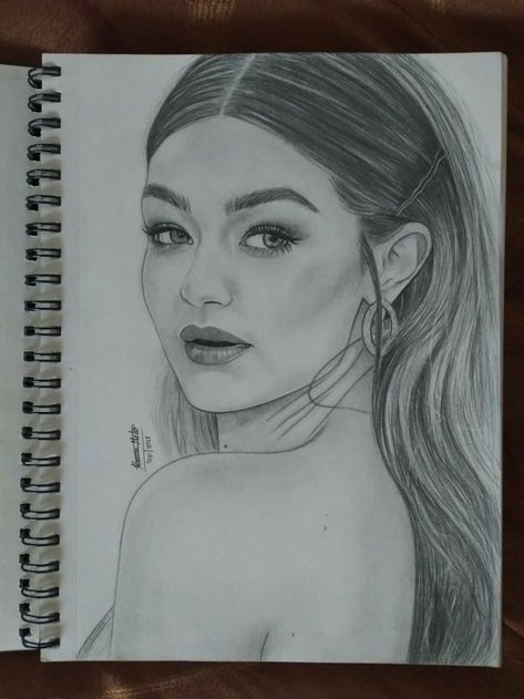 Celeb Drawings Realistic, Gigi Hadid Sketch, Gigi Hadid Drawing, Celeb Sketches, Celeb Drawings, Portraits Sketch, Realistic Face Drawing, Mikey Madison, Celebrity Portraits Drawing