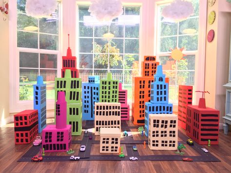 Box City, Shoe Box Diy, Shoe Box Crafts, Cardboard City, Building Crafts, Diy Preschool, Paper City, Construction Theme, Hallmark Channel