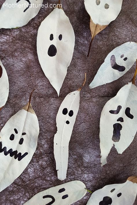 Diy Nature Halloween Decor, Egg Carton Bats And Leaf Ghosts, Leaf Halloween Craft, Nature Halloween Decorations, Halloween Leaf Craft, Halloween Decorations For Kids To Make, Natural Halloween Decorations, Halloween Decor Ideas Indoor, Nature Halloween Crafts