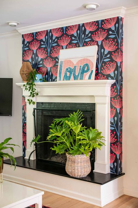 Fireplace Accent Walls, Hang Wallpaper, Wallpaper Fireplace, Ceiling Trim, Decor Fireplace, Family Room Fireplace, Wallpaper Project, Chimney Breast, How To Hang Wallpaper