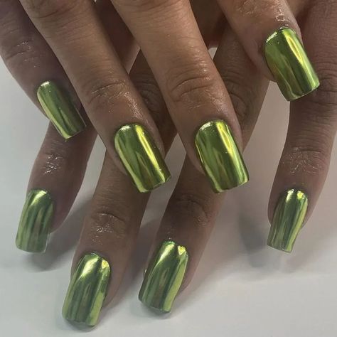 Funky Holiday Nails, Green Chrome Christmas Nails, Metallic Green Nails, Gel Nail Polish Ideas, Rainbow Chrome Nails, Dc Nails, Green Chrome Nails, Nail Star, Chrome Nail Designs