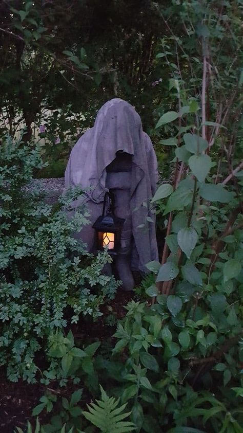 Haunted Trail, Halloween Decorations To Make, Scary Halloween Decorations Outdoor, Scary Halloween Decorations Diy, Halloween Diy Outdoor, Halloween Outside, Halloween Decorations Diy, Casa Halloween, Halloween Decor Diy