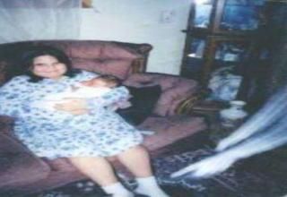 Are these real? You decide. Ghost Pics, Paranormal Photos, Ghost Sightings, Real Ghost, Ghost Images, Creepy Photos, The Boogeyman, Real Ghosts, Bump In The Night