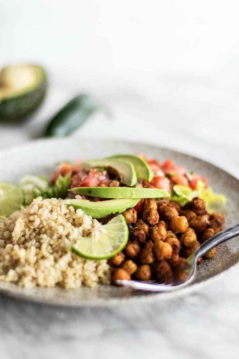 Quinoa Chickpea Taco Bowls - Meal Prep on Fleek™ Taco Bowls Meal Prep, Health Appetizers, Chickpea Taco, Vegan Meal Prep Recipes, Vegan Eggplant Parmesan, Spicy Lentil Soup, Taco Bowl Recipe, Chickpea Tacos, Vegan Jambalaya