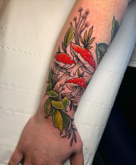 Wrist Mushroom Tattoo, Neo Traditional Mushroom Tattoo, Red Mushroom Tattoo, Realistic Mushroom Tattoo, Mushroom And Flowers Tattoo, Traditional Tattoo Wrist, Traditional Thigh Tattoo, Fall Tattoos, Floral Arm Tattoo