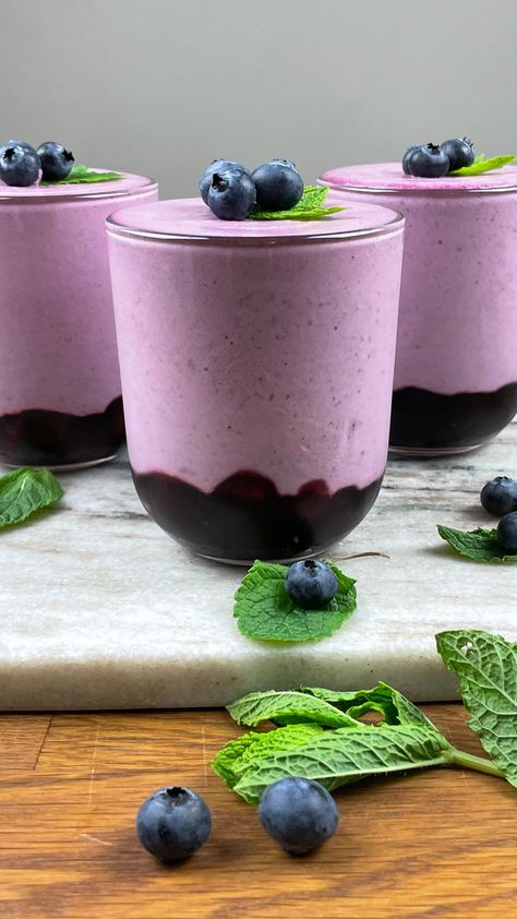 Blueberry Mousse Recipe, Blueberry Mouse, Dessert Blueberry, Blueberry Mousse, Asian Side Dishes, Blueberry Compote, Blueberry Desserts, Layered Desserts, Strawberry Blueberry