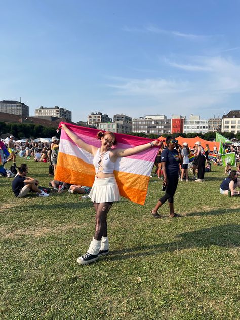 Outfits To Wear To Pride Parade, Pride Flag Outfit Ideas, Lesbian Flag Inspired Outfit, Pride 2024 Outfits, Lesbian Flag Outfit, Wlw Funny, Pride Aesthetic Outfits, Lesbian Flag Aesthetic, Pride Outfit Ideas Women