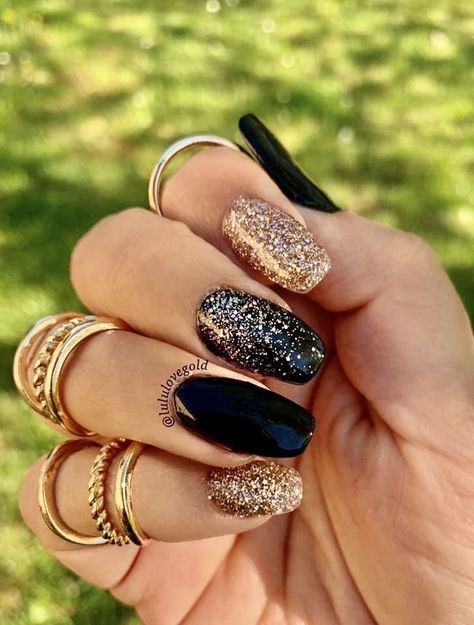 (paid link) Nail Colours - powder nails Glitter Gold Nails Ideas, Black Nail Art With Glitter, Gold Black Nails Ideas, Black Nail Gold Tip, Black And Nails Gold, Nyårsnaglar Glitter, Nails Black Gold Glitter, Black Gold Manicure, Black Nails Black Glitter