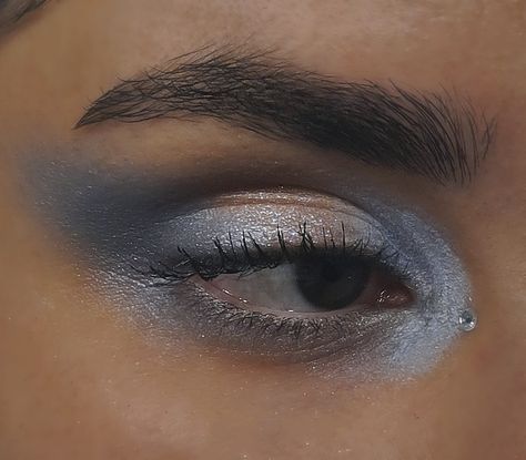 Dark Blue And Silver Eyeshadow, Denim Blue Eye Makeup, Light Blue And Silver Eyeshadow, Silver Makeup Hooded Eyes, Skz Cosmopolitan, Washed Denim Eyeshadow, Silver Blue Eyeshadow, Silver Blue Eye Makeup, Metallic Blue Aesthetic