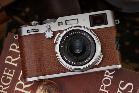 #Fujifilm X100F Brown Leather Edition #streetphotography Camera Brown Aesthetic, Vintage Camera Aesthetic, Brown Camera, Fujifilm X100f, Aesthetic Camera, Camera Vintage, Camera Digital, Fine Photography, Old Camera