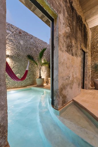 Swimming pool flows between courtyard walls of Mexico's Casa Xólotl Piscina Interior, Dream Pools, Scandinavian Interior Design, Indoor Swimming, Small Pool, Design Exterior, Swimming Pool Designs, Architectural Inspiration, Pool Designs