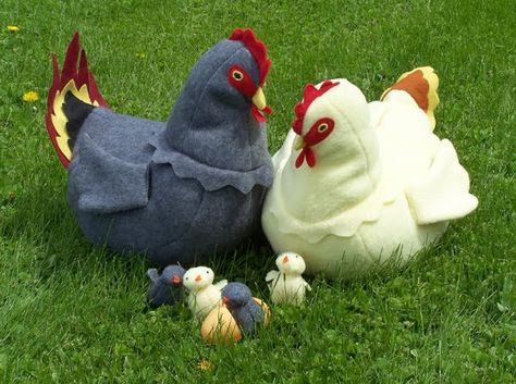 Free Chicken Sewing Pattern | Pattern review: Chickens! Duck Pattern, Chicken Crafts, Chicken Pattern, Baby Chickens, Pattern Sewing, Baby Chicks, Graphic Design Resources, Plush Animals, Felt Animals