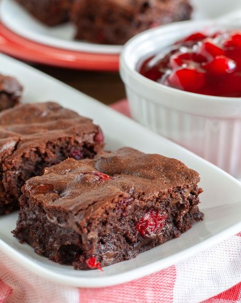 Black Forest Brownies, Cherry Brownies, Sweet Condensed Milk, Brownies From Scratch, Cake Mix Desserts, Chocolate Chip Brownies, Dessert Bar Recipe, Cherry Pie Filling, Baked Dessert Recipes