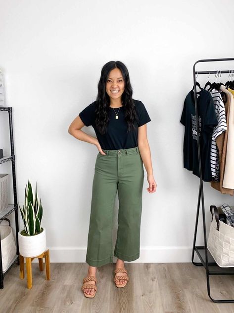 Green Full-length Pants For Business Casual, Green Ankle-length Pants For Spring, Green Cotton Wide-leg Work Pants, High-waist Green Linen Pants, Green Linen Pants Outfit, Green Ankle-length Linen Pants, Green Linen Pants, Teacher Capsule Wardrobe, Linen Pants Outfit