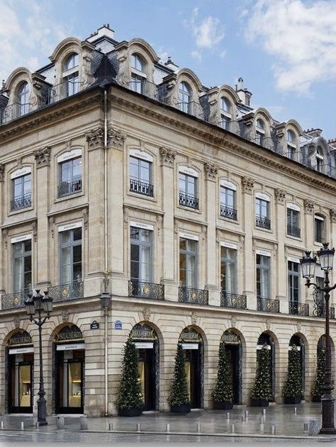 Classical Architecture Exterior, Classical Architecture Facade, Haussmann Architecture, Paris Buildings, New Classical Architecture, Classic Facade, Classic House Exterior, Classic Building, Neoclassical Architecture