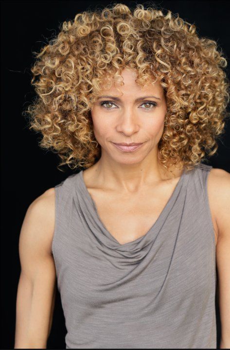 Michelle Hurd - we are the same age and look how stunning she is.  SIGH Kiele Sanchez, Michelle Hurd, Star Trek Picard, 6 July, Black Actresses, Queen Hair, Photographer Headshots, December 21, City New York