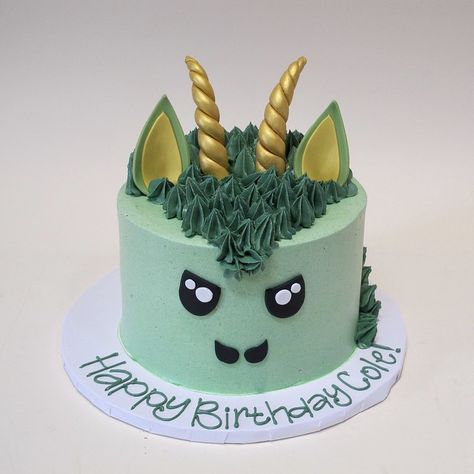 Dragon Cake 301280 | Creative Cakes Bakery - Tinley Park IL | Flickr Cake Dragon, Dragon Birthday Cakes, Cake Chorizo, Dragon Cakes, Dragon Cake, Dragon Birthday, Cake Easy, Dragon Party, Animal Cakes