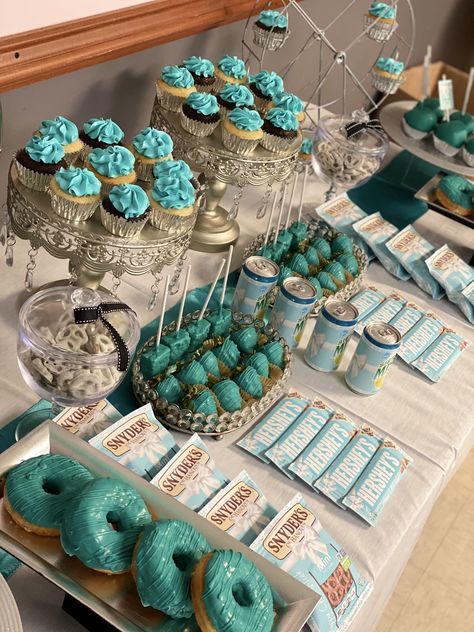 Turquoise Food Ideas, Teal Snacks For Color Party, Teal Snacks, Teal Sweet 16 Party Ideas, Blue Snack Table, Turquoise Birthday Party Ideas, Teal Sweet 16, Hollywood Theme Prom, Green Food Party