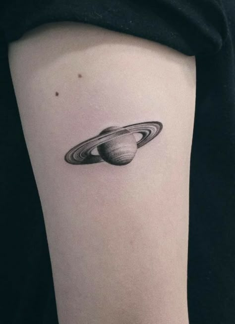 Black And White Planet Tattoo, Saturn Drawing Art, Nebula Tattoo Black And White, Saturn Planet Tattoo, Space Related Tattoos, Reflection Tattoo Ideas, Tattoo Ideas Space, Small Black And Grey Tattoos, Space Shuttle Tattoo