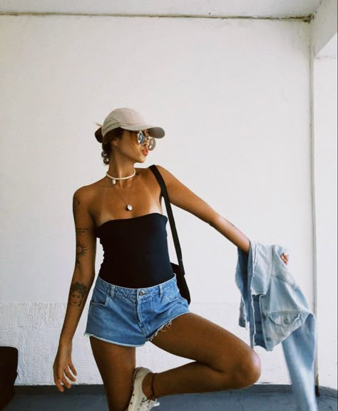 Outfits Com Short, Beach Day Outfit Summer, Strand Outfit, Looks Party, Looks Street Style, Girl Inspiration, Looks Chic, Short En Jean, Looks Style