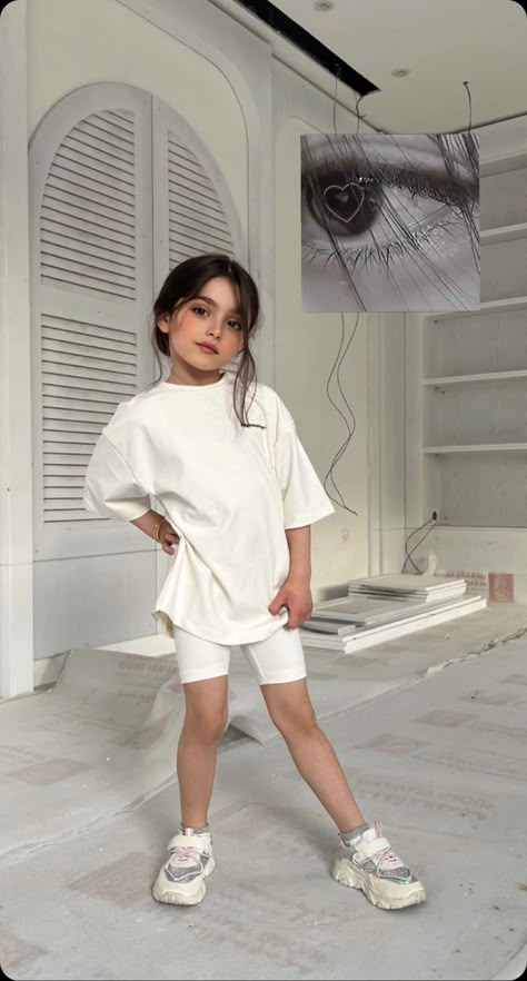 Ideas Outfit, Short Story, Fashion Kids, Upside Down, Outfits Casual, Outfits Fashion, Casual Outfit, Baby Fashion, Snapchat