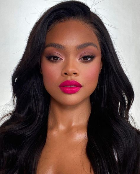 Rihanna Now, Fuschia Lipstick, 80s Makeup Looks, Makeup Looks To Recreate, Glam Lipstick, Makeup Dark Skin, Bright Pink Lips, Glam Eye Makeup, Beauty Eye Makeup