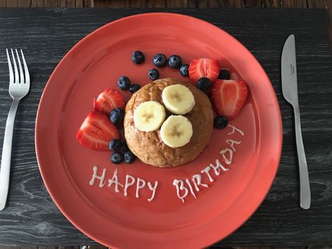 Surprise Brunch Birthday, Breakfast For Moms Birthday, Surprise Birthday Breakfast Ideas, Surprise Breakfast For Him, Birthday Breakfast Ideas For Him, Birthday Breakfast For Husband, Happy Birthday Emoji, Mom Breakfast, Breakfast Birthday