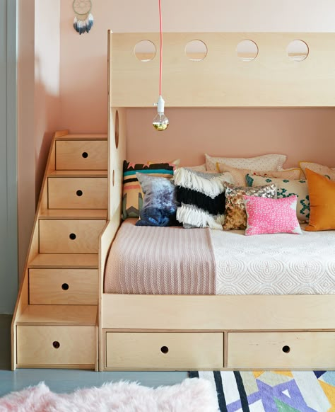 Benjamin Moore’s seashell-pink Odessa paint was used in the girls’ bedroom. The birch plywood bunk bed is by Brooklyn-based Casa Kids. Brooklyn Loft, Modern Bunk Beds, Bunk Beds With Storage, Brooklyn Apartment, Bed Frame Design, Bunk Bed Designs, Space Bedding, Kids Bunk Beds, Lounge Decor