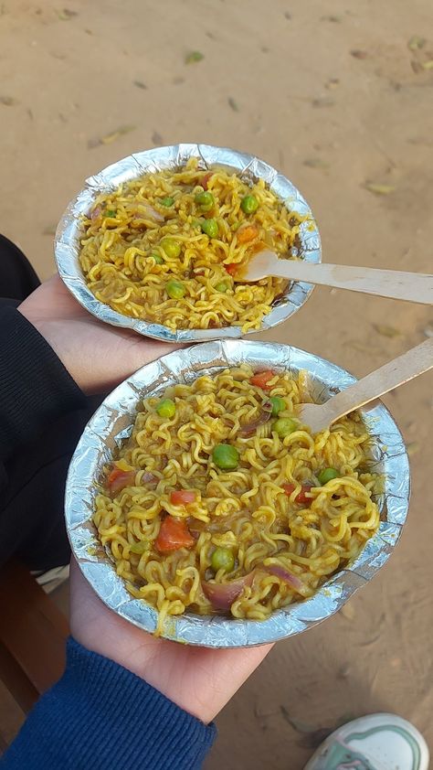 University maggie days:the best🍜 Maggi Aesthetic, Vegetarian Snacks Recipes, Vegetarian Snacks, Easy Cake Decorating, Snacks Recipes, Food Snapchat, Easy Cake, Aesthetic Food, Cooking And Baking