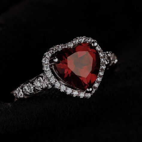 Red Jewellery Aesthetic, Red Jewlrey Aesthetic, Red Aesthetic Jewelry, Red Rings Aesthetic, Red Ring Aesthetic, Vampire Wedding Aesthetic, Heart Ring Aesthetic, Vintage Engagement Rings Silver, Red Quince