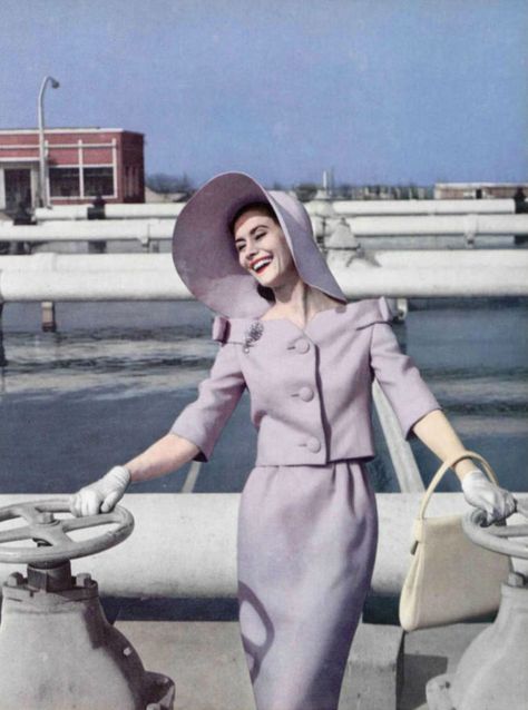 Vintage Fashion 1959 1959 Fashion, Vintage Fashion 1950s, Fifties Fashion, Design Moda, Fashion 1950s, Vintage Fashion Photography, Vintage Suits, Retro Mode, Vintage Couture