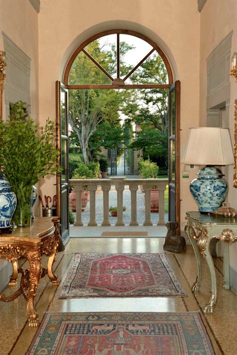 Foyer :: Villa Mangiacane :: Tuscany :: Italy Italian Countryside House French Country, Italian Villa Entrance, Vineyard House Aesthetic, Italian Villas Interior Design, European Villa Interior, French Villa Bedroom, Tuscany Villa Aesthetic, Italian Villa Interior Bedrooms, Italian Villa Aesthetic Interior