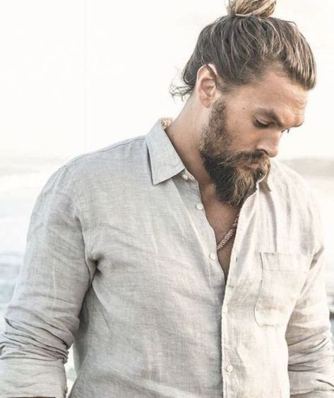 20 BEST JASON MOMOA MAN BUN STYLE 2019 Man Bun Styles, Man With Long Hair, Jason Momoa Aquaman, Man Bun Hairstyles, Lisa Bonet, Taylor Kitsch, Bun Styles, Travis Fimmel, Karl Urban