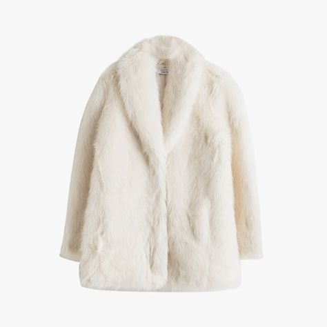 Maddy Outfits, Fur Coat White, White Fur Jacket, White Faux Fur Jacket, Rachel Green Outfits, Coat Guide, White Faux Fur Coat, White Fur Coat, Green Outfits