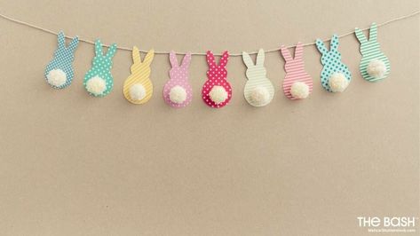 35 Easter Zoom Backgrounds for Your Virtual Spring Party - Free Download Easter Garland Diy, Easter Crafts Diy Kids, Diy Osterschmuck, Easter Wood Signs, Easter Crafts For Adults, Easter Wood Crafts, Fun Easter Crafts, Easter Wreath Diy, Easter Garland