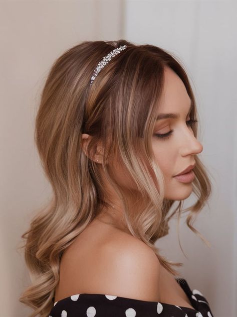 Loose, romantic waves are paired with a sparkling rhinestone headband to create a soft and graceful look. This style is perfect for weddings or other formal occasions, adding a touch of glamour without overpowering the natural beauty of the loose curls. Curled Hair With Headband, Curl Hair With Headband, Loose Curls Wedding, Soft Wavy Hair, Romantic Waves, Rhinestone Headband, Loose Curls, Wedding Board, Curled Hairstyles