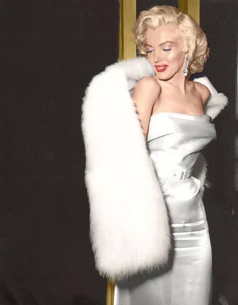 Estilo Gossip Girl, Marilyn Monroe Photography, Monroe Marilyn, Photography Birthday, Marilyn Monroe Portrait, Marilyn Monroe Fashion, Vintage Hollywood Glamour, Marilyn Monroe Art, Gentlemen Prefer Blondes