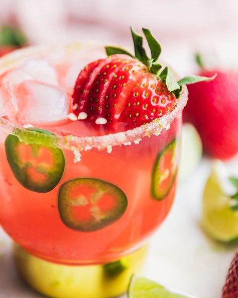 Spicy Strawberry Jalapeno Margaritas 21 Seeds Cucumber Jalapeno Tequila, Spicy Strawberry Margarita, Cucumber Jalapeno Margarita, Spicy Lemonade, Strawberry Jalapeno Margarita, Strawberry Margarita Recipe, Strawberry Crafts, Raspberry Margarita, Tasty Cocktails