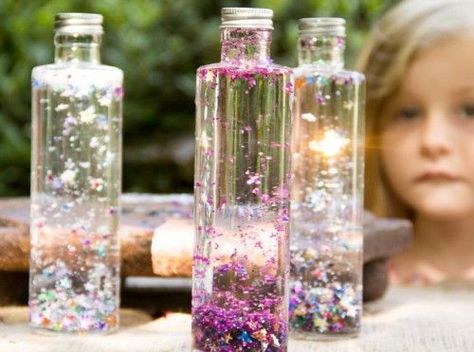 Fairy Jars - Bring the sparkle to any birthday party or kids activity with the most magical Fairy Party and Craft Ideas! Diy Woodland, Fantasy Party, Fairy Tea Parties, Fairy Garden Party, Magic Bottles, Fairy Jars, Fairy Birthday Party, Sensory Bottles, Fairy Crafts