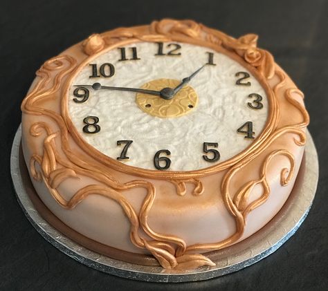 Antique clock cake Cake Quince, Clock Cake, New Years Eve Day, New Year's Cake, Quince Ideas, Antique Clock, Cake Images, Article Design, Arte Inspo